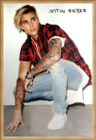 Framed Framed Crouching Down - Justin Bieber