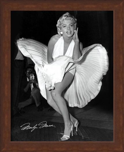 Framed Framed The Classic Seven Year Itch Pose - Marilyn Monroe