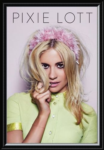 Framed Framed Young Foolish Happy - Pixie Lott