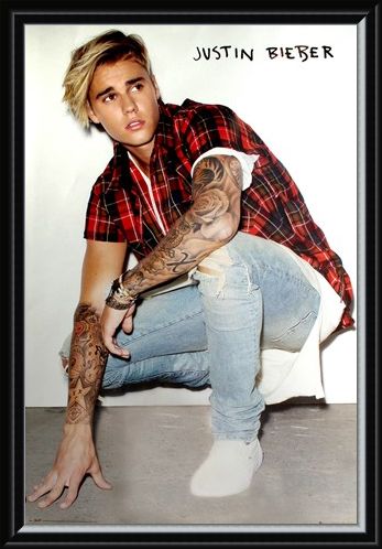 Framed Framed Crouching Down - Justin Bieber