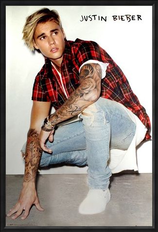 Framed Framed Crouching Down - Justin Bieber