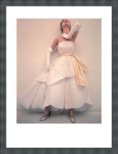 Framed Framed British Vogue, May 1950 - Norman Parkinson