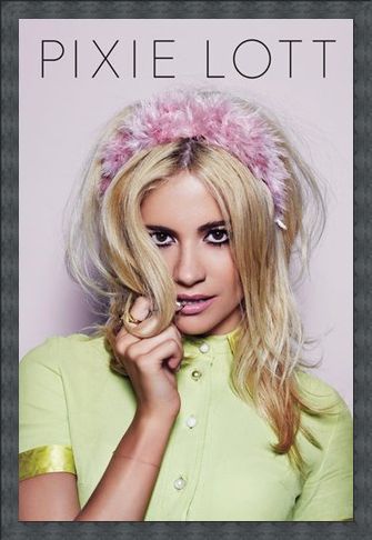 Framed Framed Young Foolish Happy - Pixie Lott