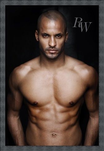 Framed Framed Undressed to Thrill - Ricky Whittle
