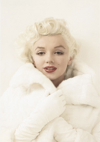 Marilyn Monroe wrapped in Mink - Marilyn Monroe
