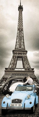 A kiss under the Eiffel Tower - Parisian Romance