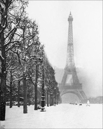 Eiffel Tower in Winter - Paris